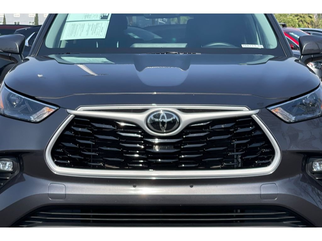 Used 2024 Toyota Highlander XLE FWD image 47