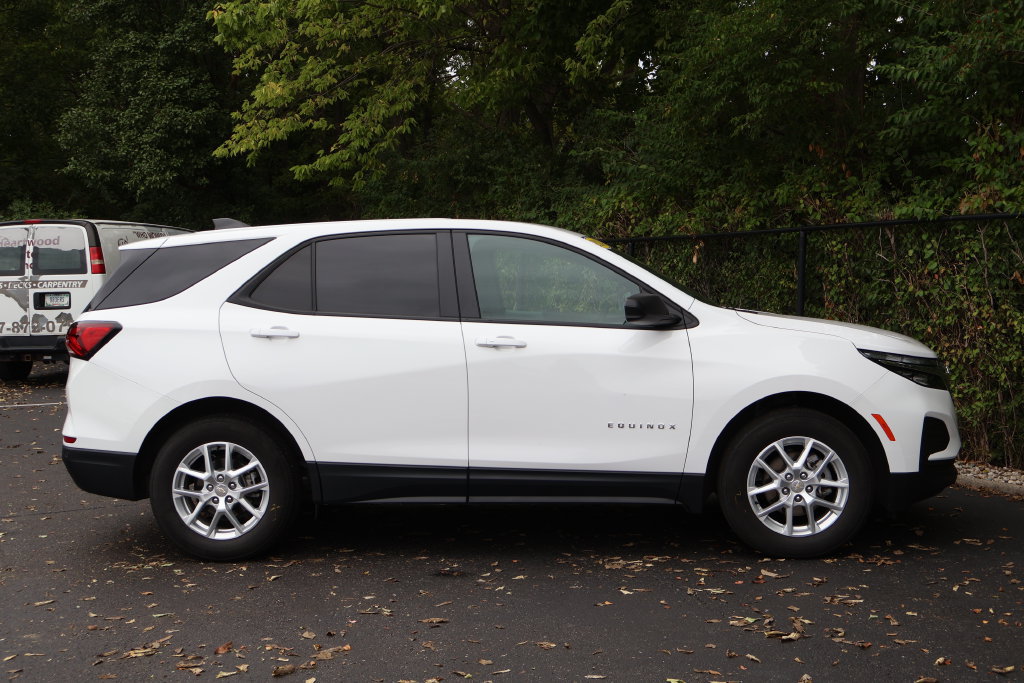 Certified 2024 Chevrolet Equinox LS w/ LS Convenience Package FWD image 11