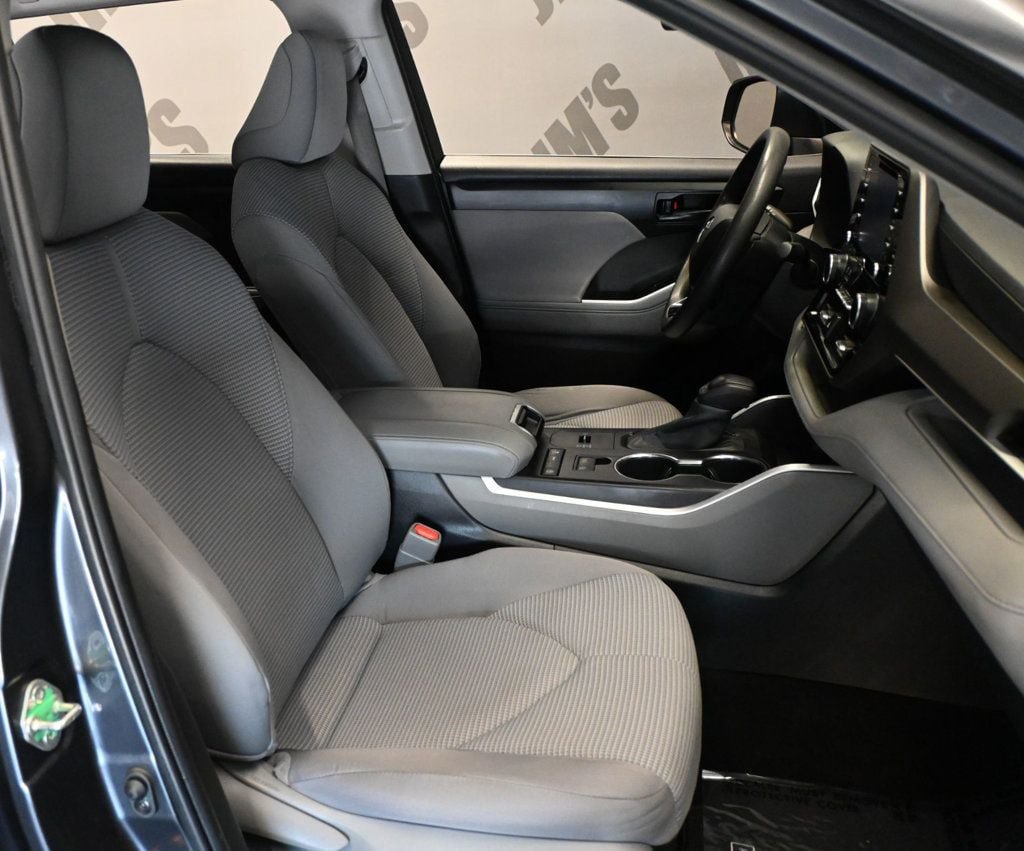 Used 2020 Toyota Highlander L FWD image 16