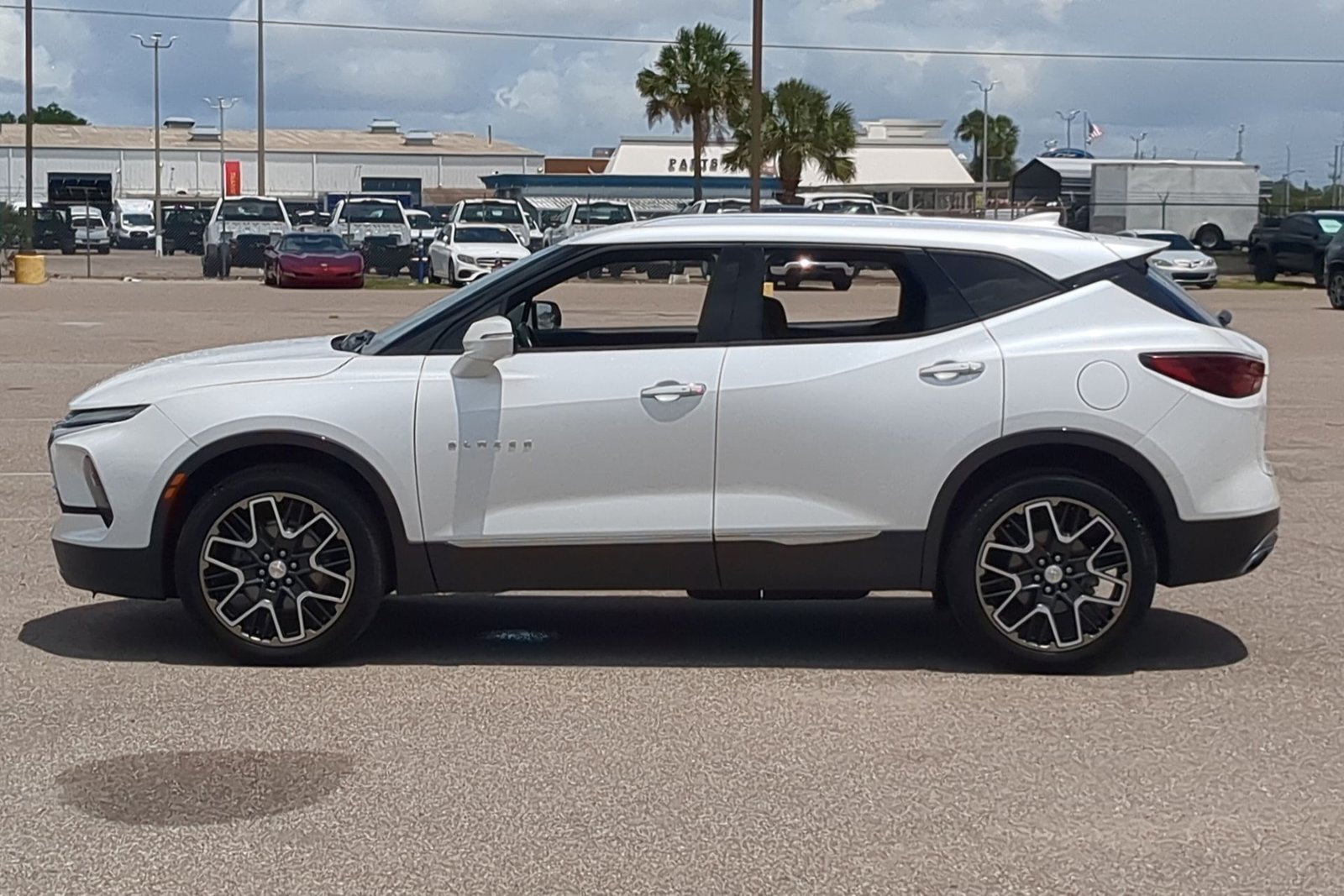 Used 2023 Chevrolet Blazer Premier FWD image 9