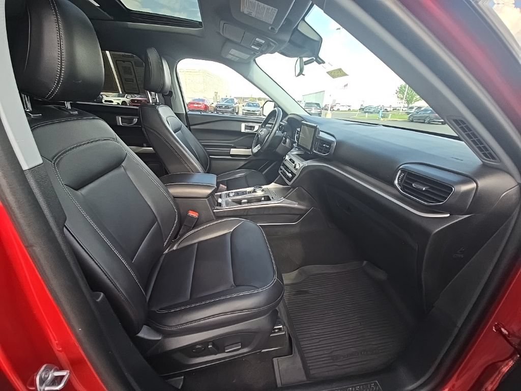 Used 2022 Ford Explorer XLT w/ Equipment Group 202A AWD/4WD image 34