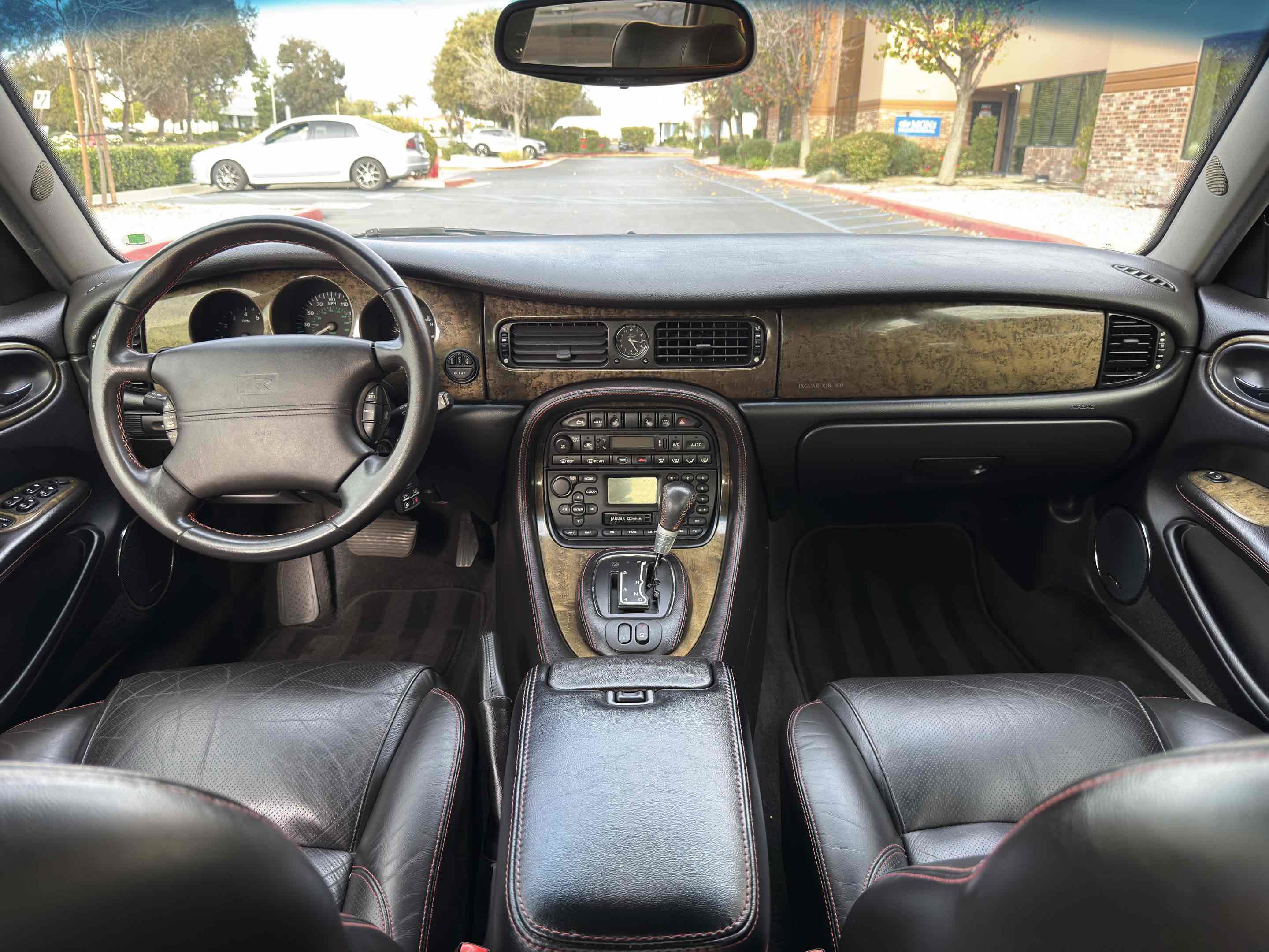 Used 2002 Jaguar XJ8 image 47