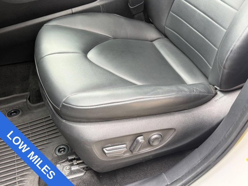 Used 2023 Toyota Highlander XLE AWD/4WD image 24