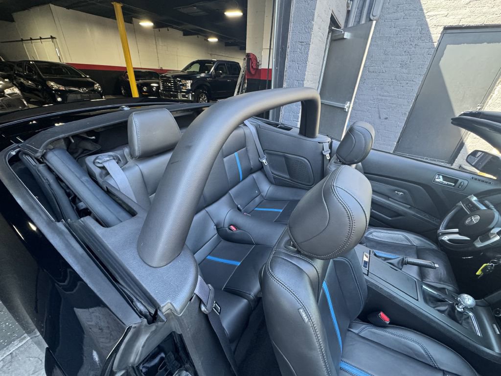 Used 2013 Ford Mustang GT Premium w/ Security Pkg RWD image 19