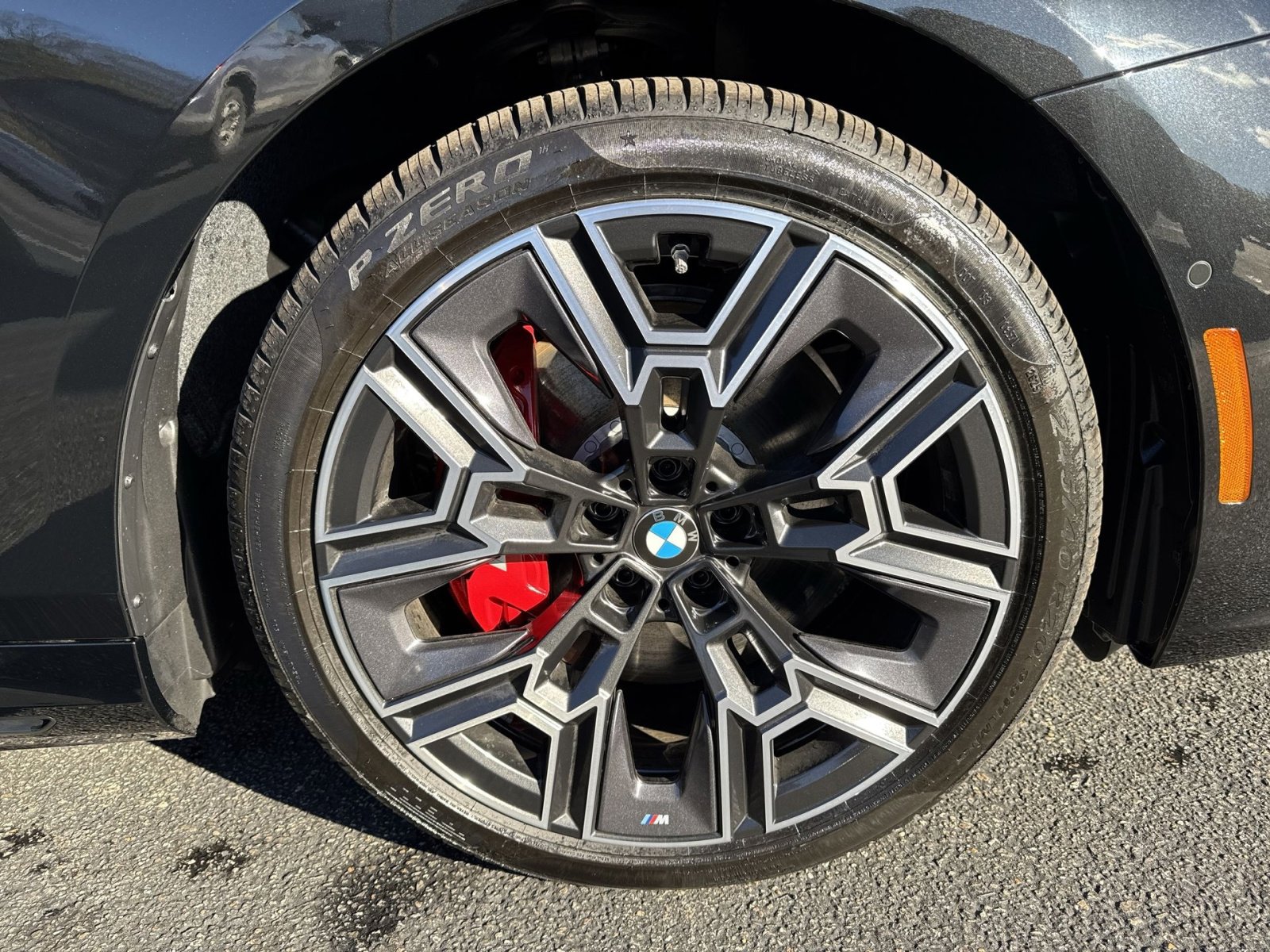 New 2026 BMW 550e xDrive w/ Executive Package image 2