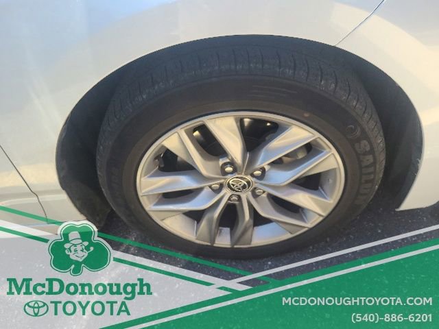 Used 2022 Toyota Avalon XLE FWD image 17