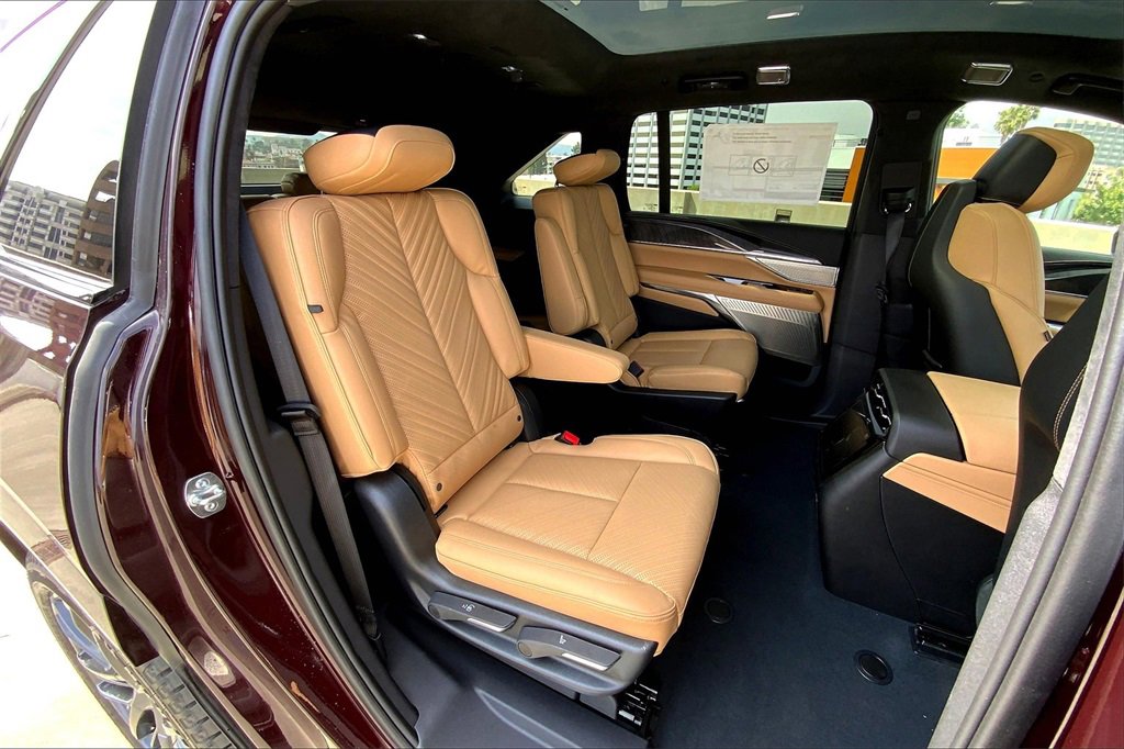 New 2025 Cadillac Escalade IQ Sport 2 w/ LPO, ONYX Package image 29