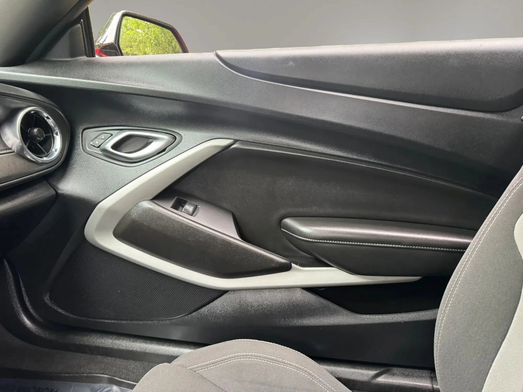 Used 2022 Chevrolet Camaro LS RWD image 9