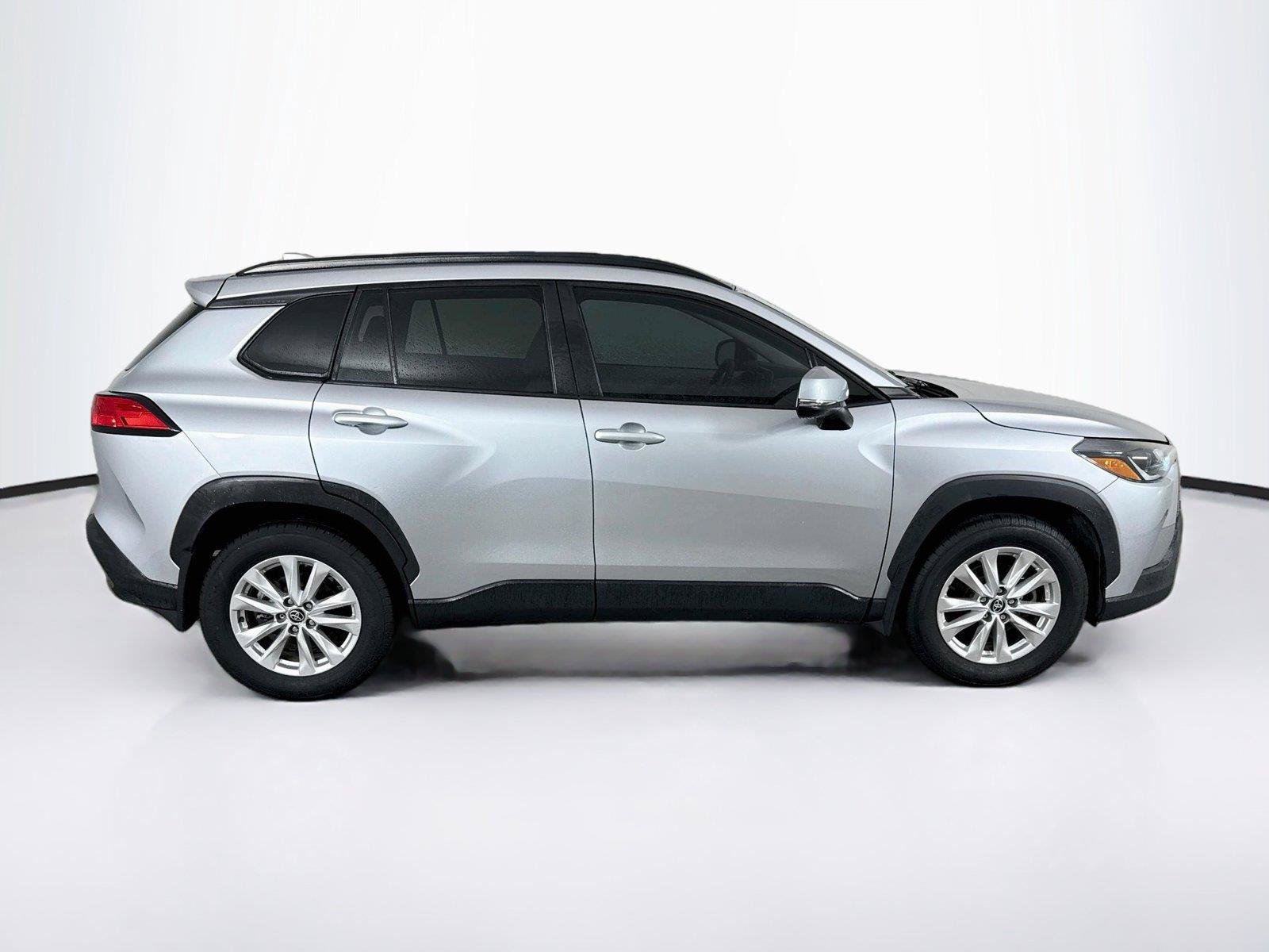 Used 2023 Toyota Corolla Cross LE FWD image 7