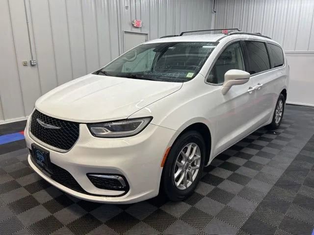 Used 2022 Chrysler Pacifica Touring-L image 6