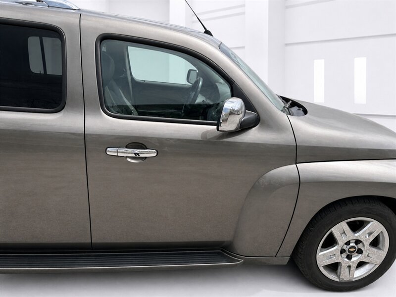 Used 2011 Chevrolet HHR LT FWD image 15