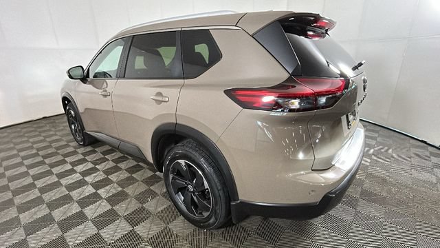 Used 2024 Nissan Rogue SV w/ SV Premium Package AWD/4WD image 4