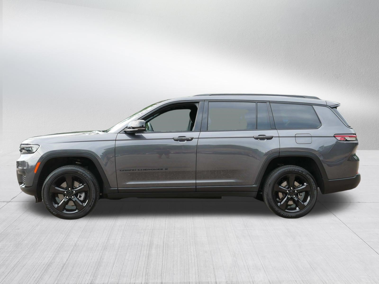 Used 2023 Jeep Grand Cherokee L Laredo AWD/4WD image 4