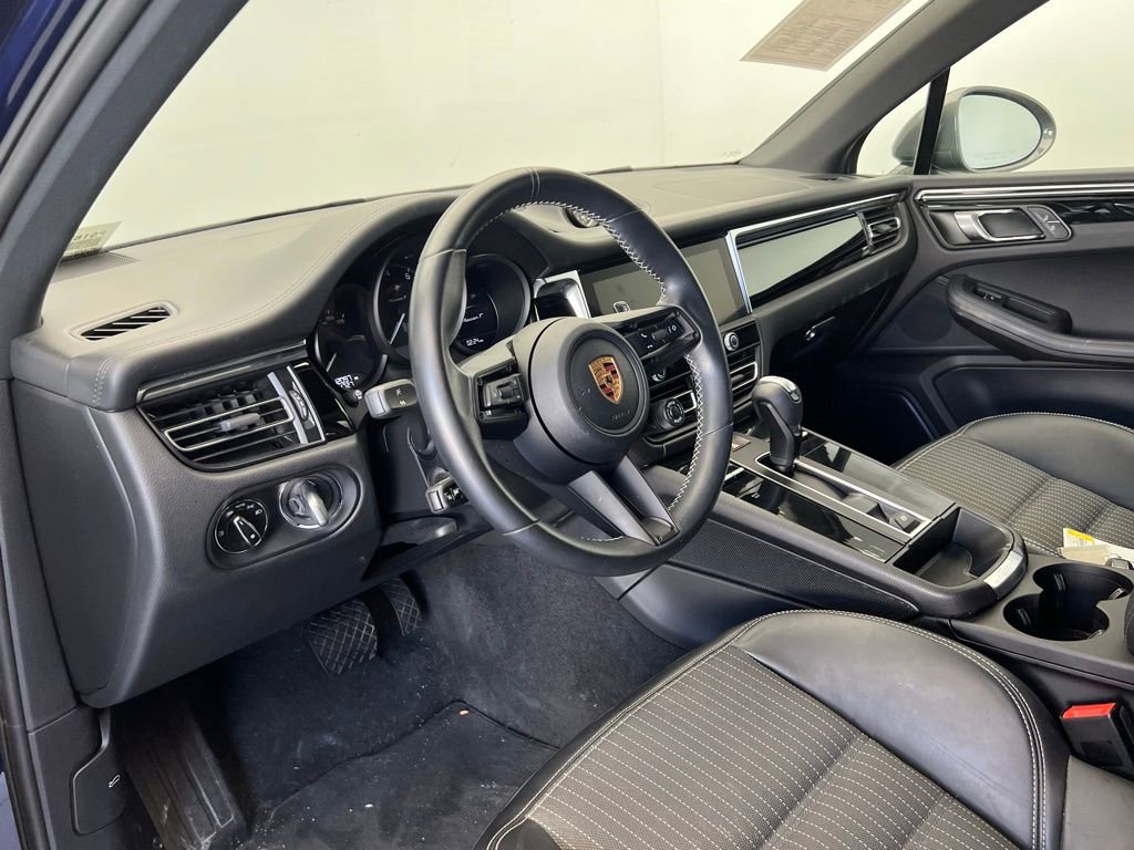 Used 2023 Porsche Macan Turbo image 4
