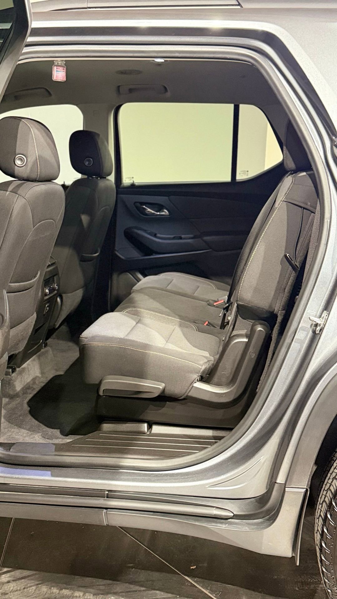 Used 2020 Chevrolet Traverse LT image 41