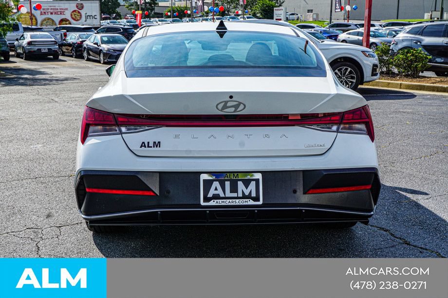 Used 2024 Hyundai Elantra Limited FWD image 11