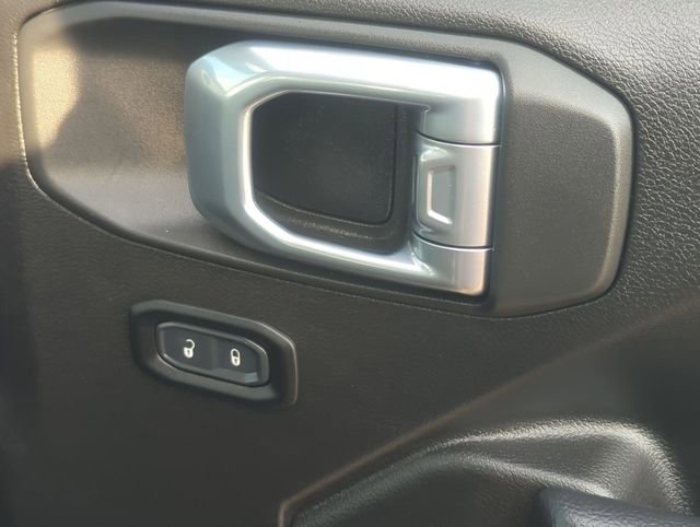 Used 2025 Jeep Wrangler Sport image 27