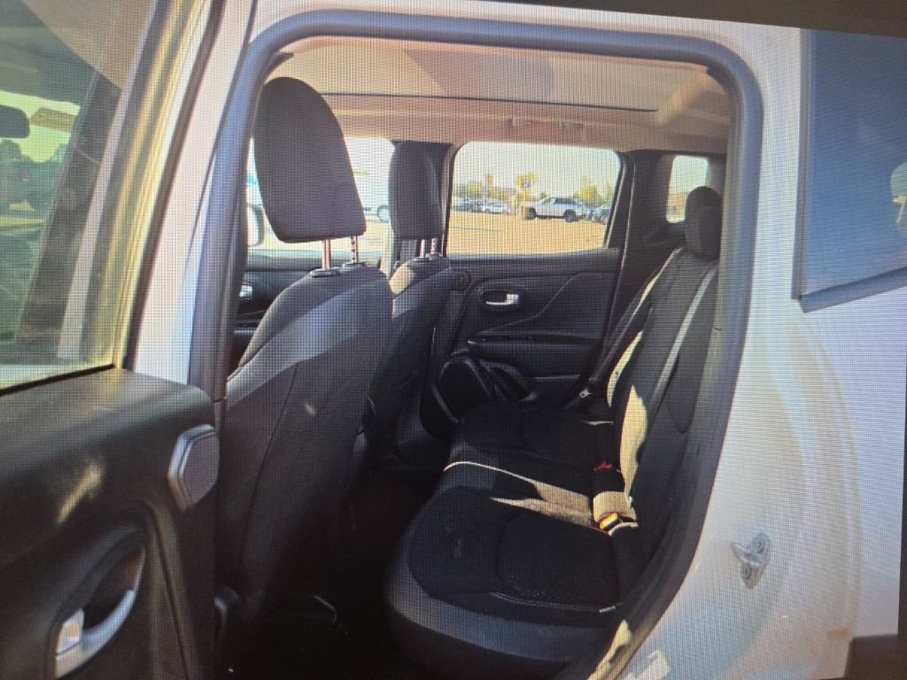 Used 2023 Jeep Renegade Latitude w/ Sun/Sound Group AWD/4WD image 14
