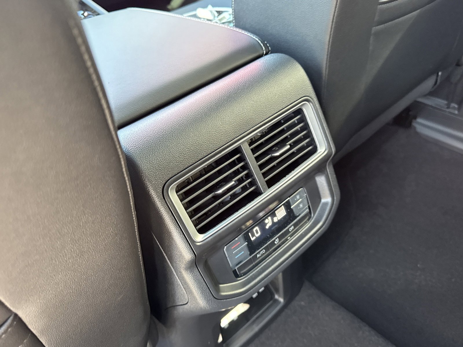 New 2026 Volkswagen Atlas SE image 22