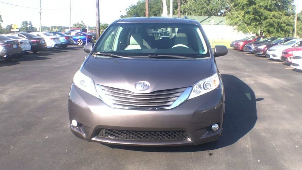 Used 2014 Toyota Sienna XLE w/ Entertainment Package image 3