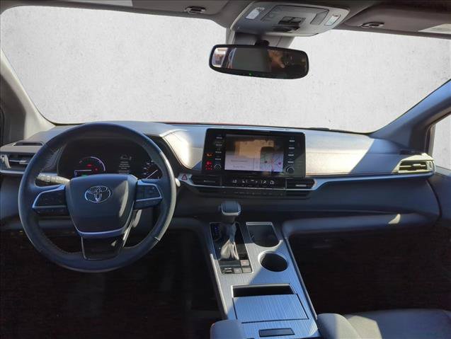 Used 2024 Toyota Sienna XSE FWD image 24