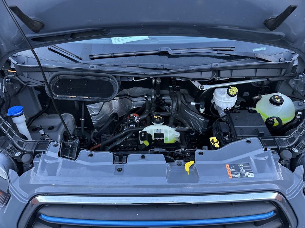 Used 2022 Ford E-Transit 148 High Roof Extended image 18