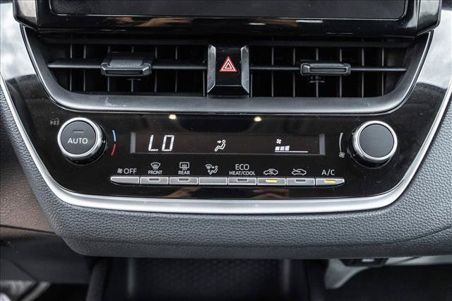 Used 2025 Toyota Corolla LE FWD image 17