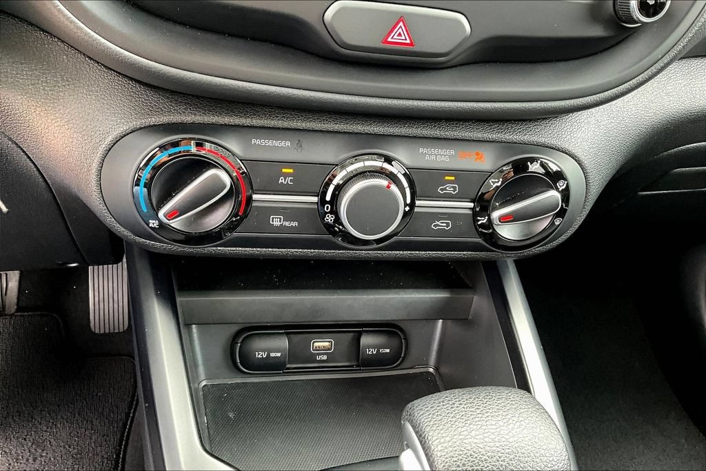 Used 2025 Kia Soul LX w/ LX Technology Package FWD image 15