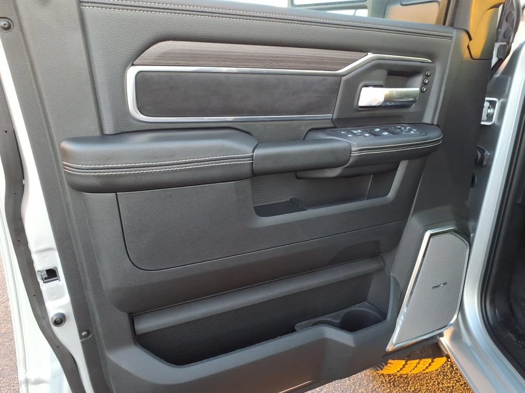 New 2026 RAM 2500 Laramie AWD/4WD image 13