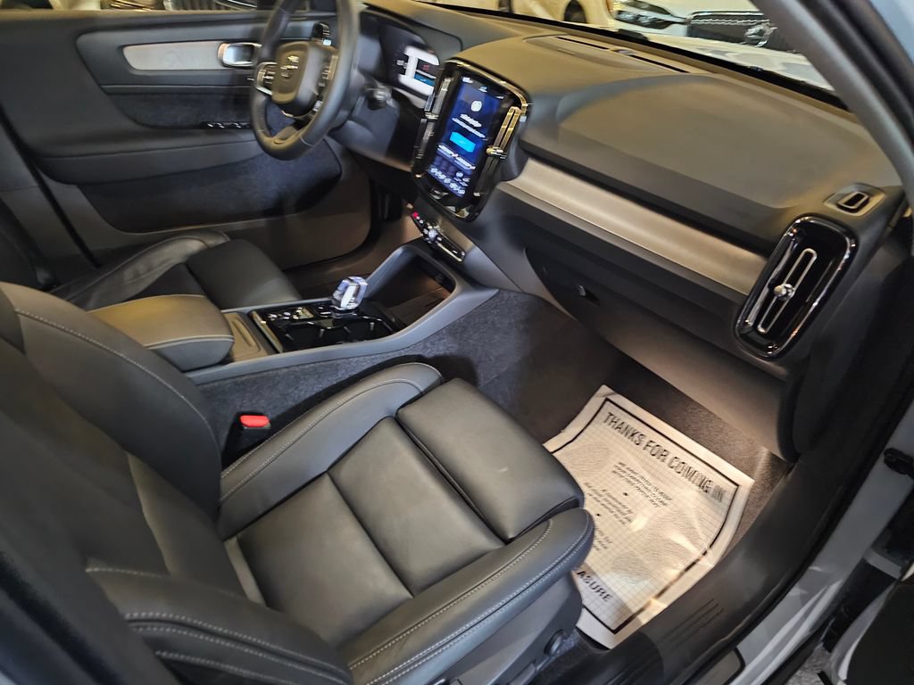 Certified 2025 Volvo XC40 B5 Ultra AWD/4WD image 10