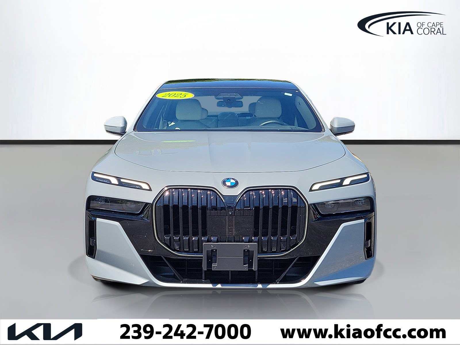 Used 2025 BMW 760i xDrive AWD/4WD image 2