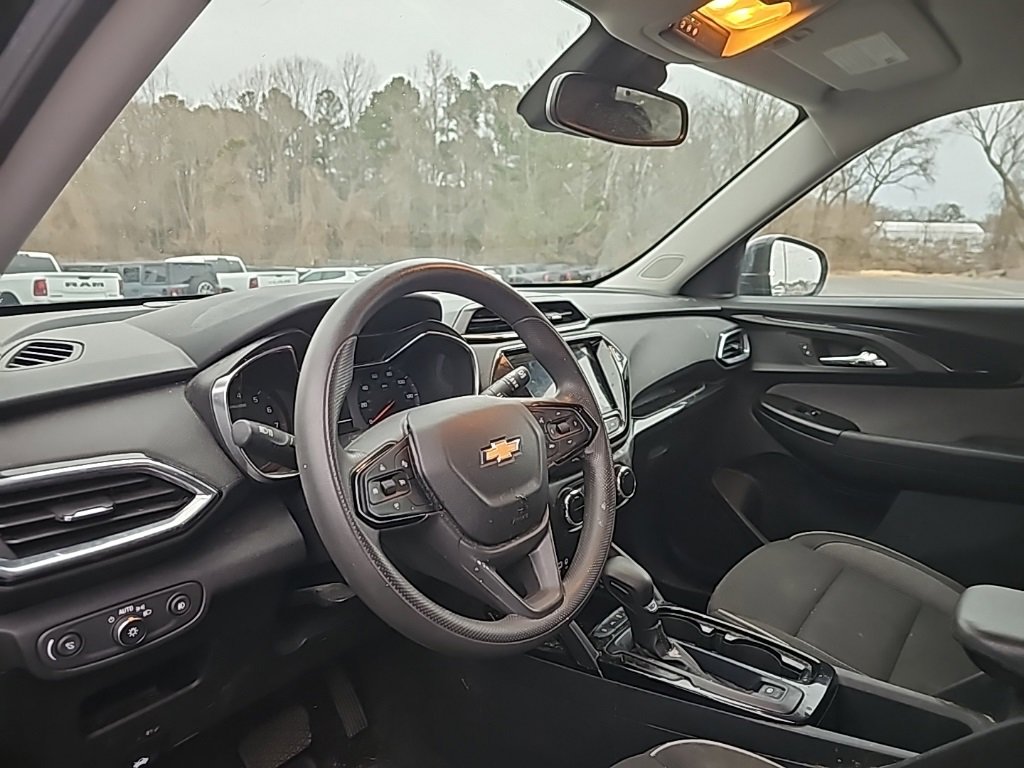 Used 2022 Chevrolet TrailBlazer LT w/ Convenience Package image 9