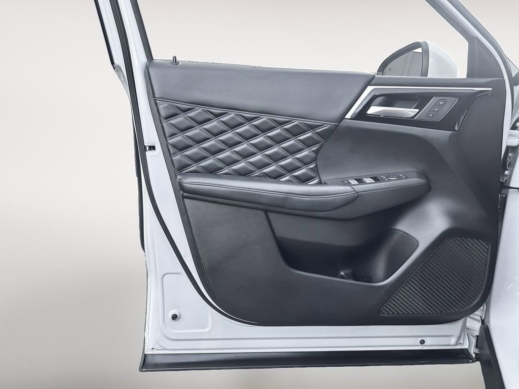 Used 2023 Mitsubishi Outlander SEL image 14