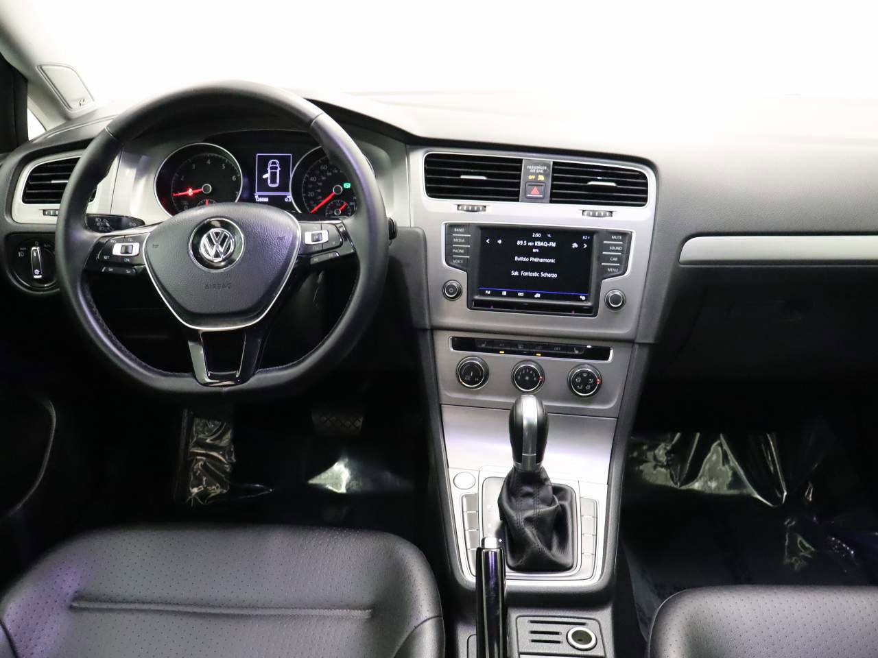 Used 2017 Volkswagen Golf SE FWD image 14