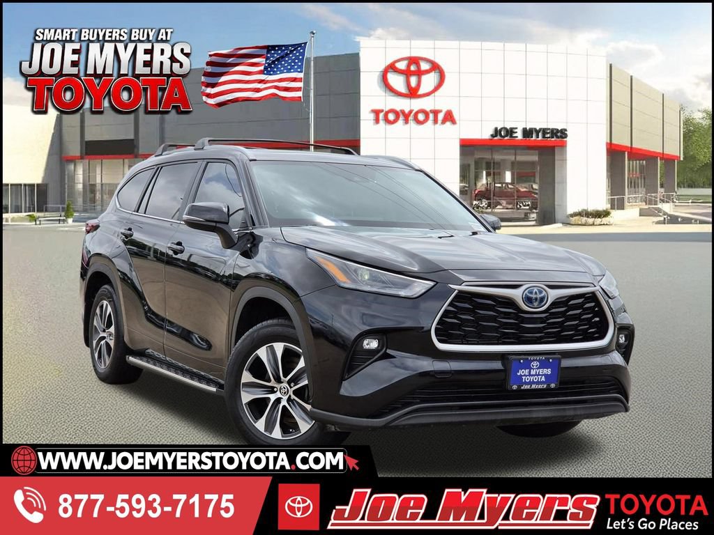 Used 2024 Toyota Highlander XLE FWD image 1