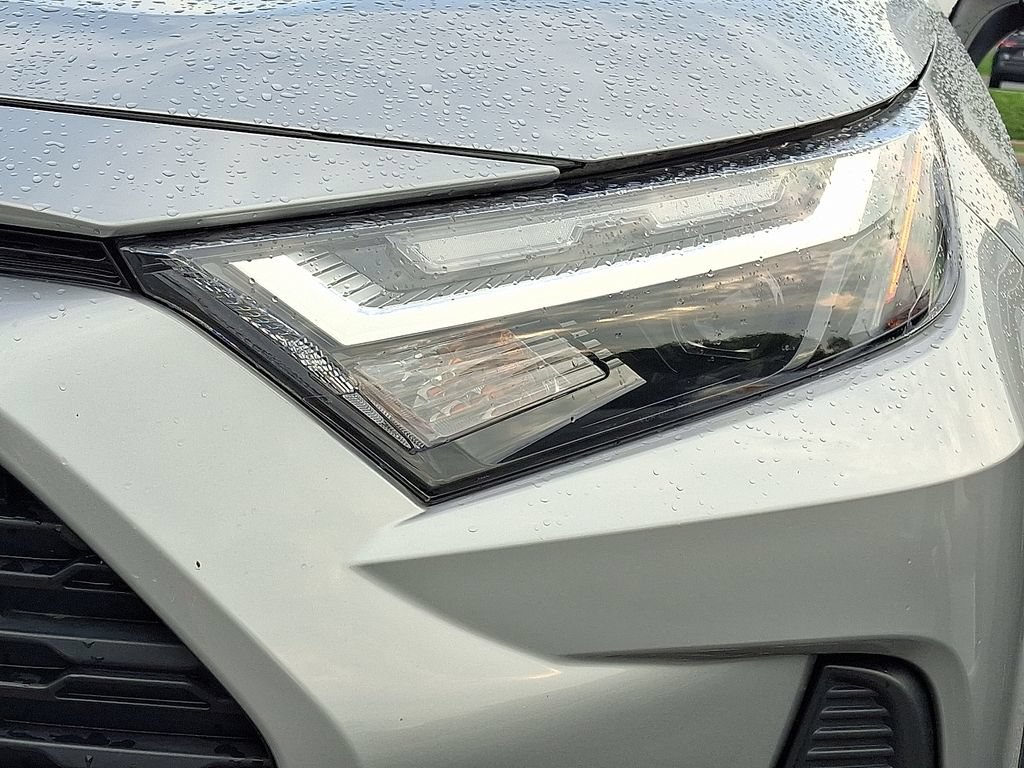 Used 2022 Toyota RAV4 XLE w/ Convenience Package AWD/4WD image 10