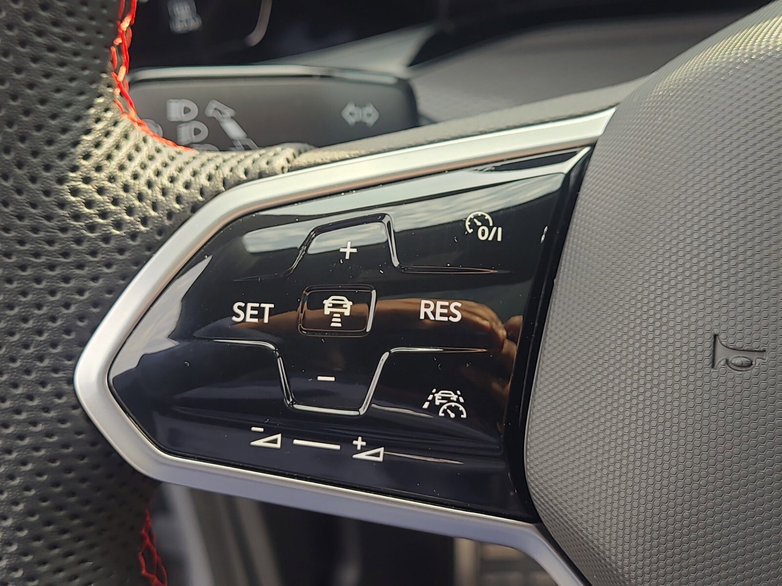 Used 2024 Volkswagen GTI SE image 25