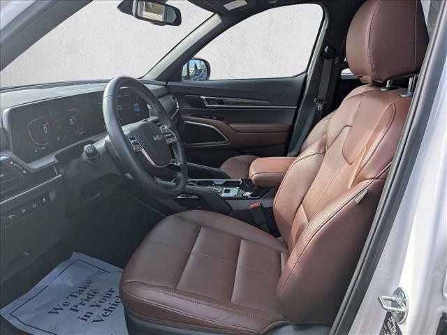 Used 2024 Kia Telluride EX w/ EX Captain's Chair Package image 11