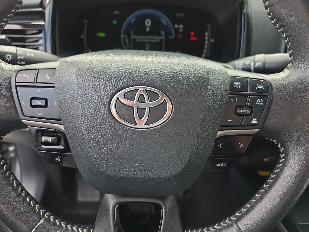 Used 2025 Toyota Camry SE FWD image 25