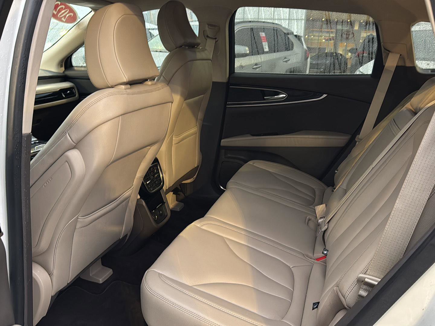 Used 2022 Lincoln Nautilus FWD w/ Premium Package image 9