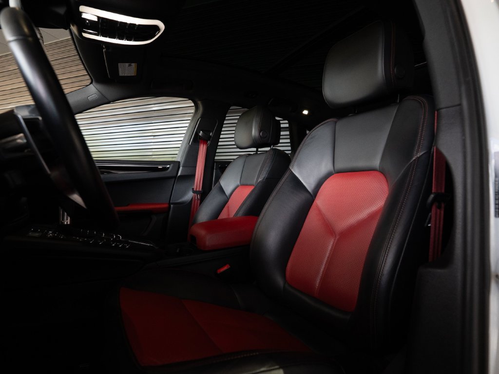 Certified 2021 Porsche Macan AWD/4WD image 5