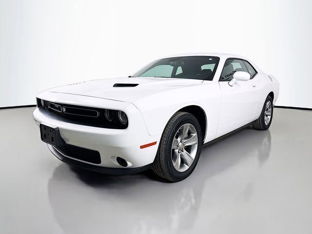 Used 2022 Dodge Challenger SXT image 3