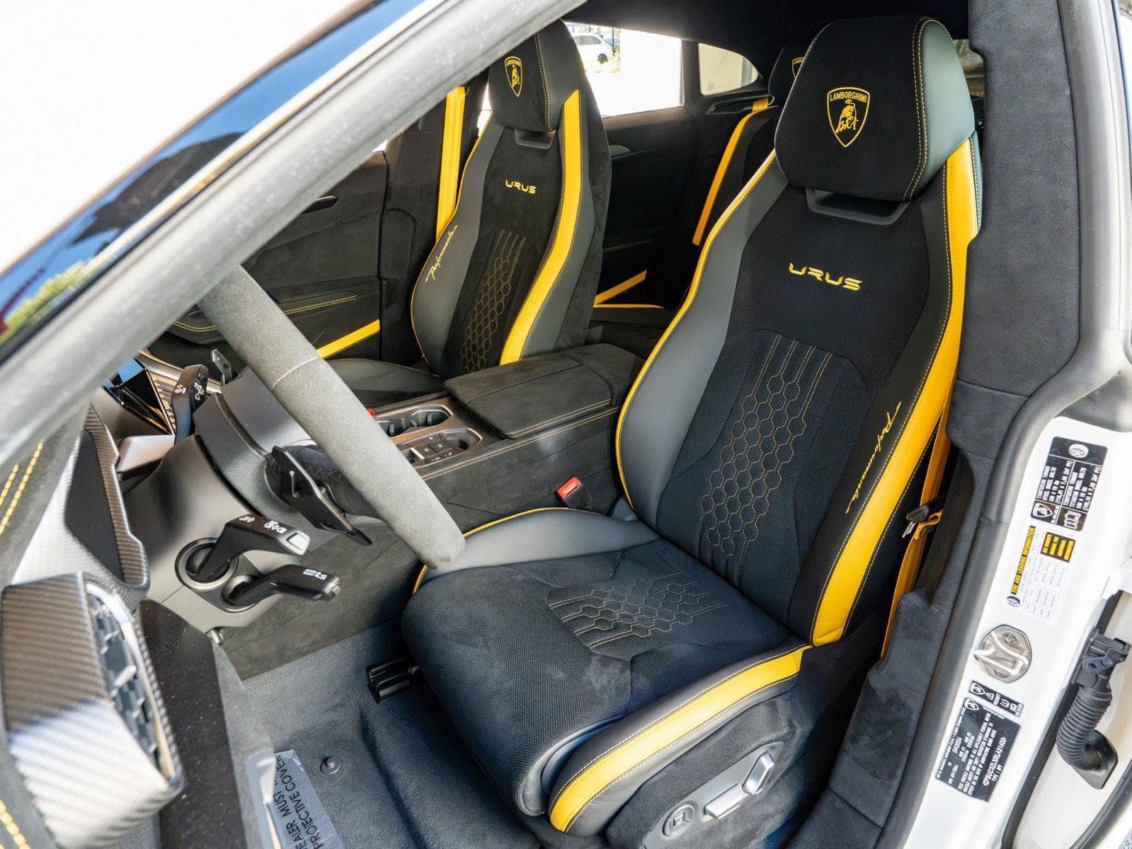 Used 2024 Lamborghini Urus Performante AWD/4WD image 19