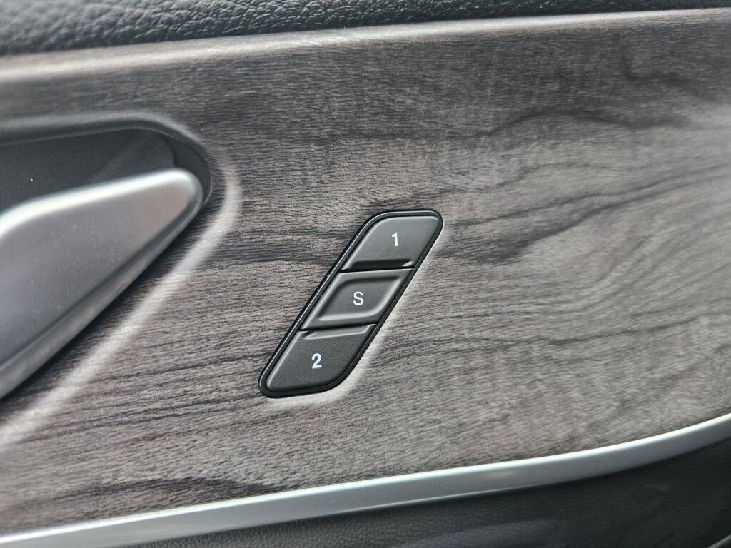 Used 2024 Jeep Grand Cherokee L Limited w/ Luxury Tech Group II image 17