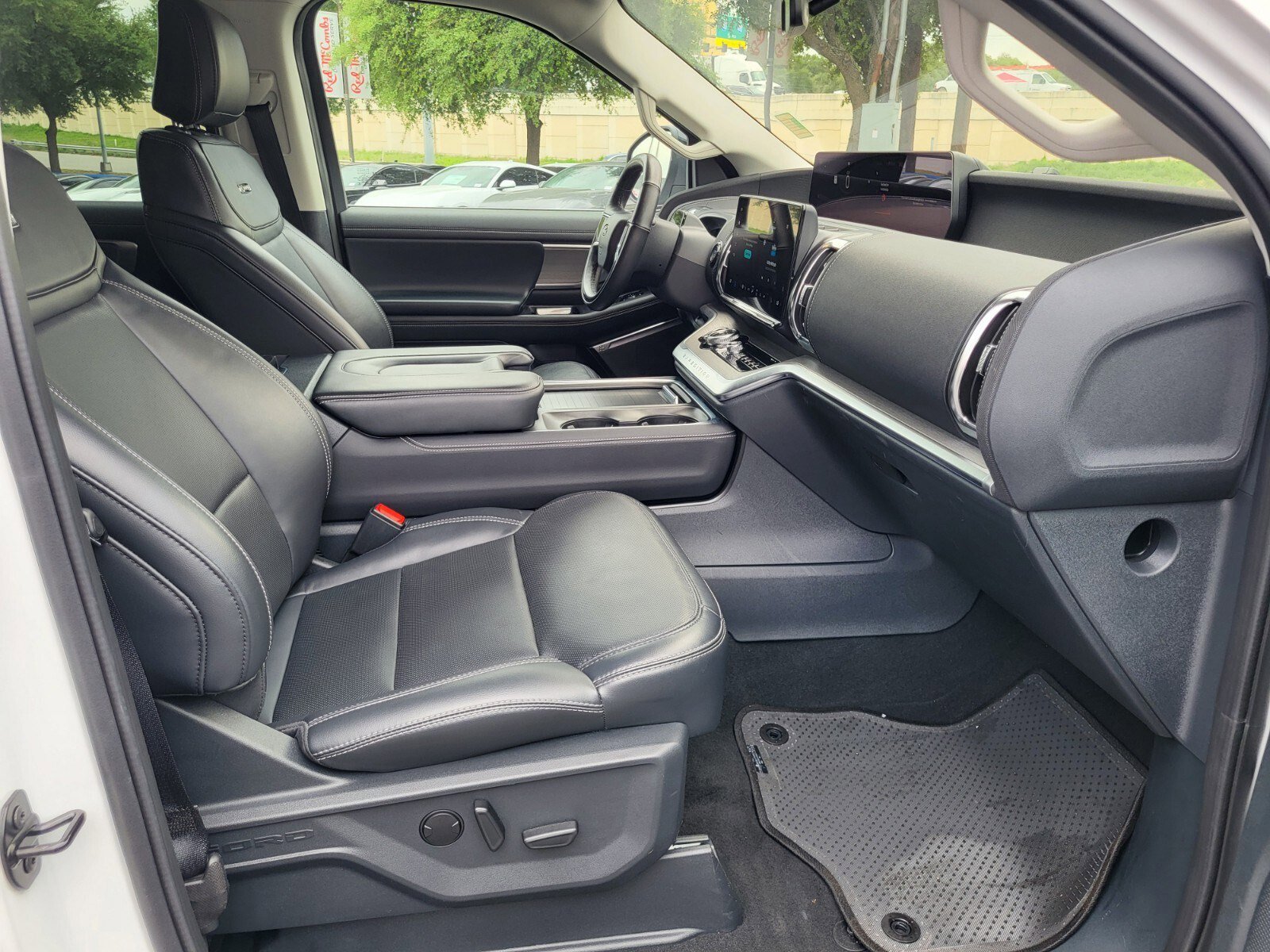 Certified 2025 Ford Expedition Platinum image 12