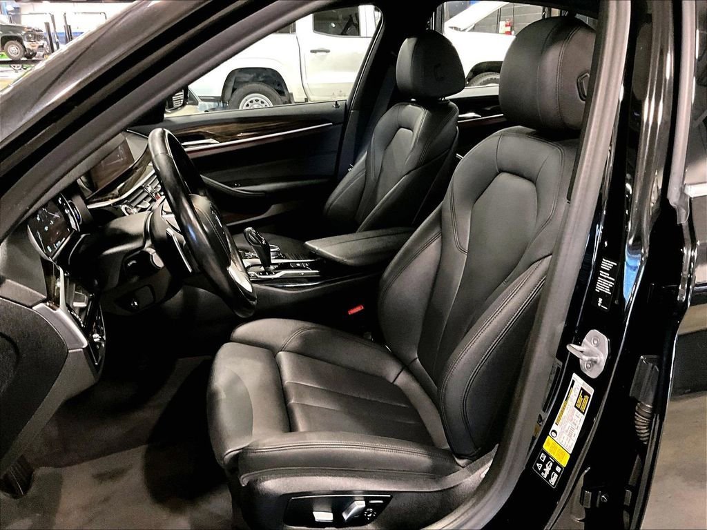 Used 2019 BMW 530i xDrive w/ Convenience Package AWD/4WD image 10