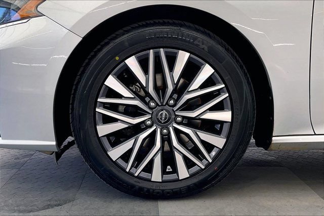 Used 2023 Nissan Altima 2.5 SV FWD image 8