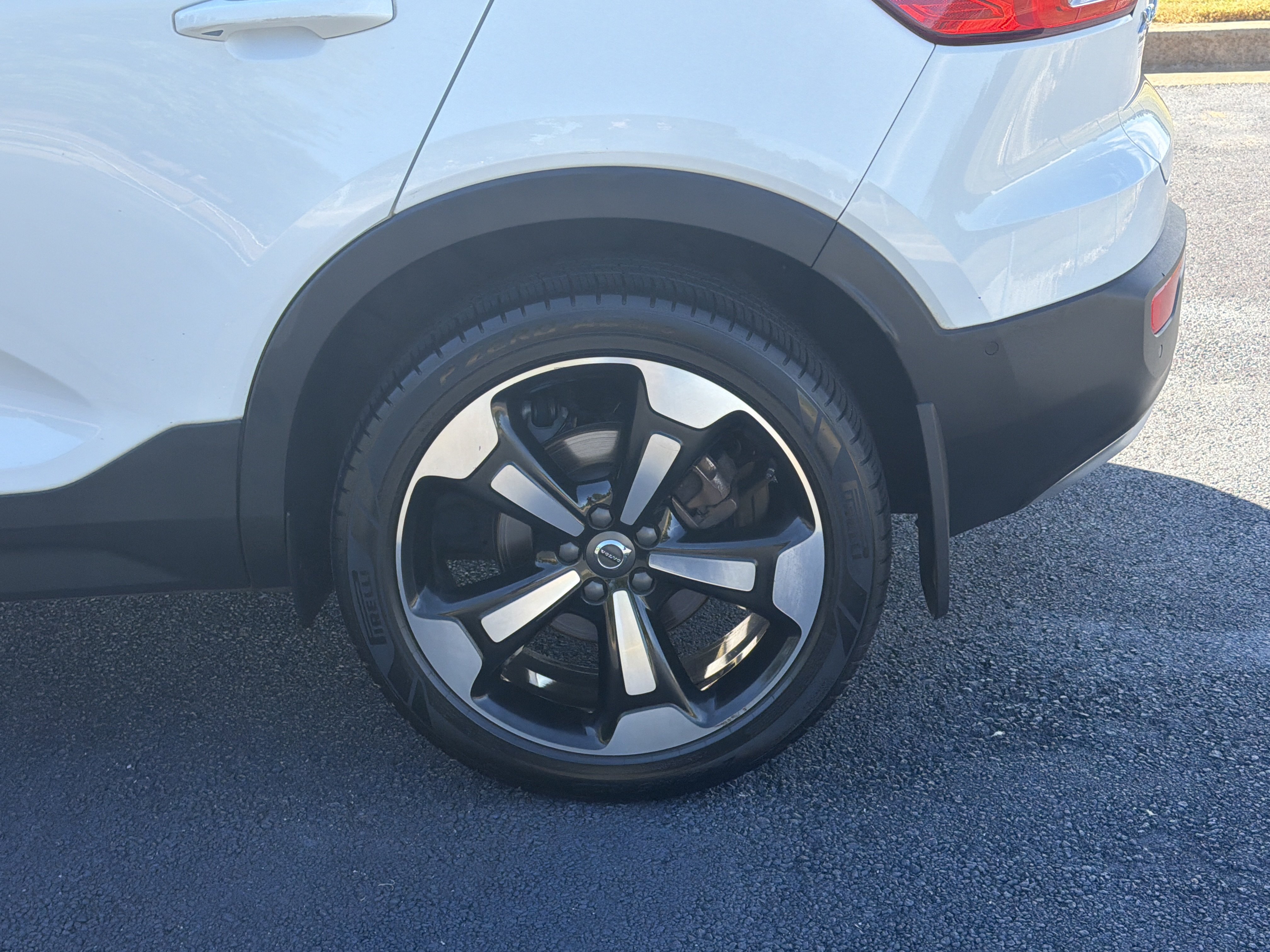 Used 2019 Volvo XC40 T4 Momentum FWD image 35