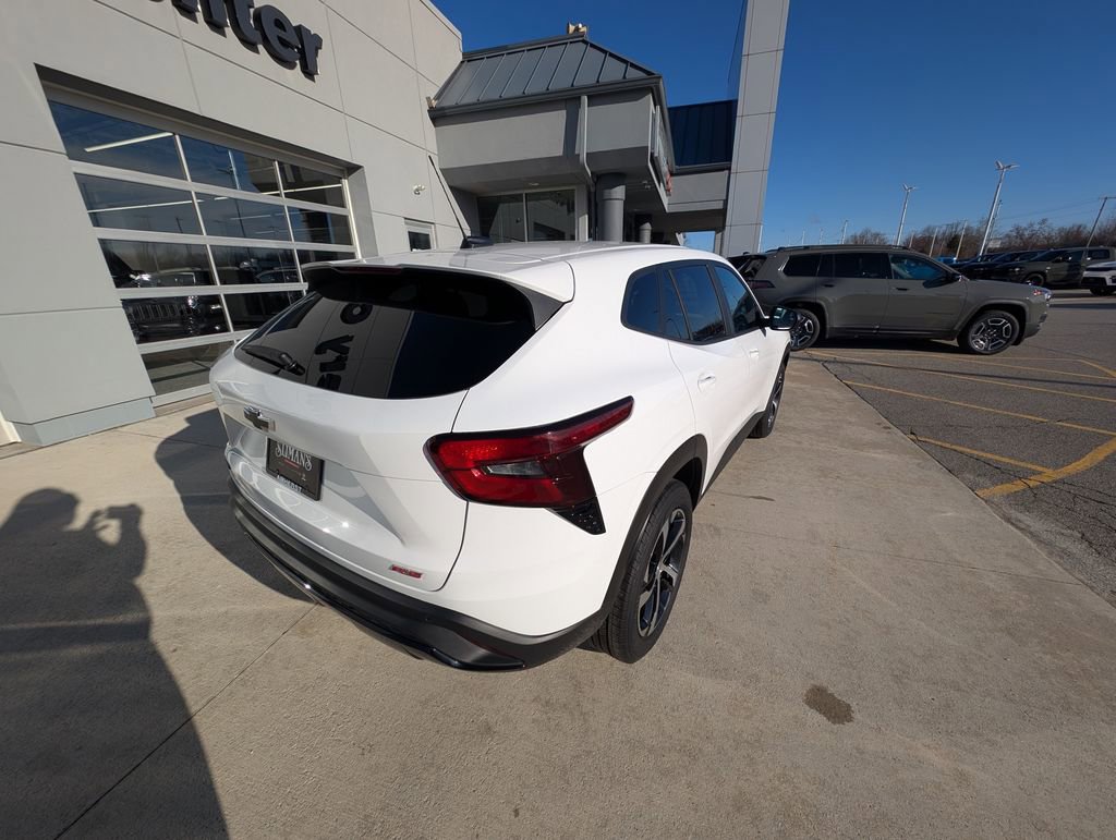 Used 2025 Chevrolet Trax RS w/ Driver Confidence Package image 5
