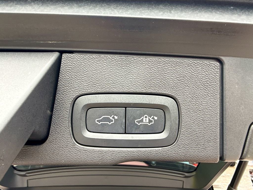Used 2023 Volvo XC60 B5 Ultimate AWD/4WD image 31
